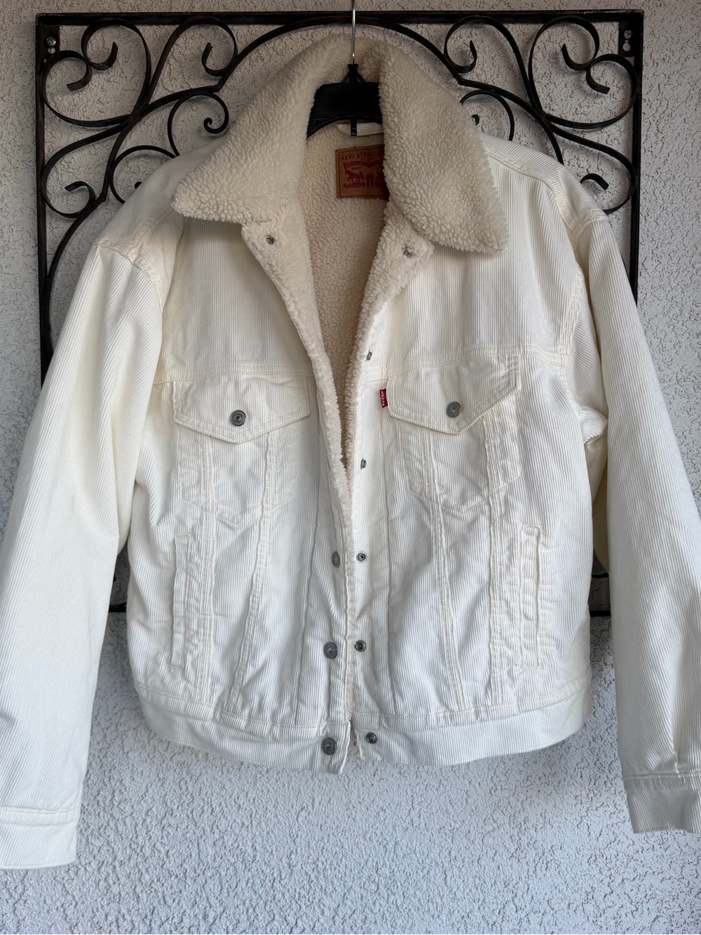 Levi's Cream/White Sherpa-Lined Oversized Trucker Jacket - Women's